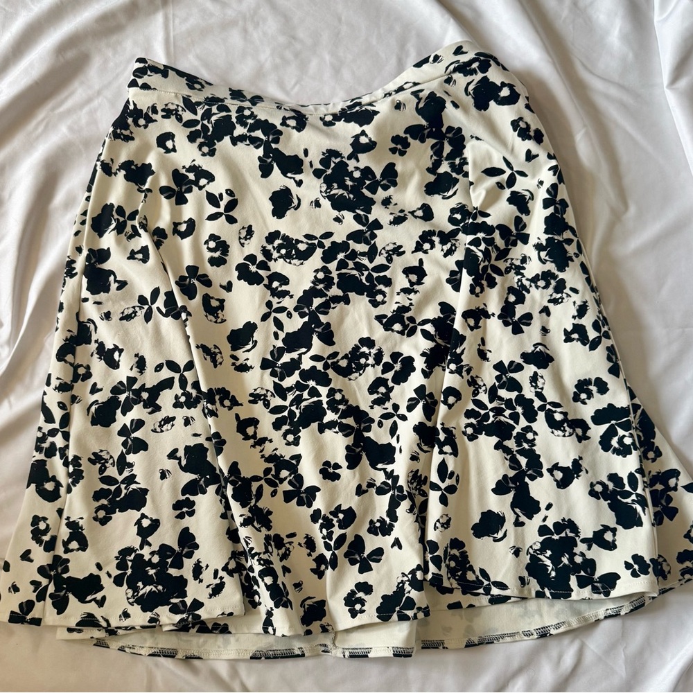 Cynthia Rowley floral skirt
Size Large